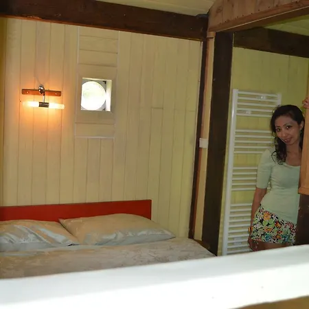 Cabane En Foret *